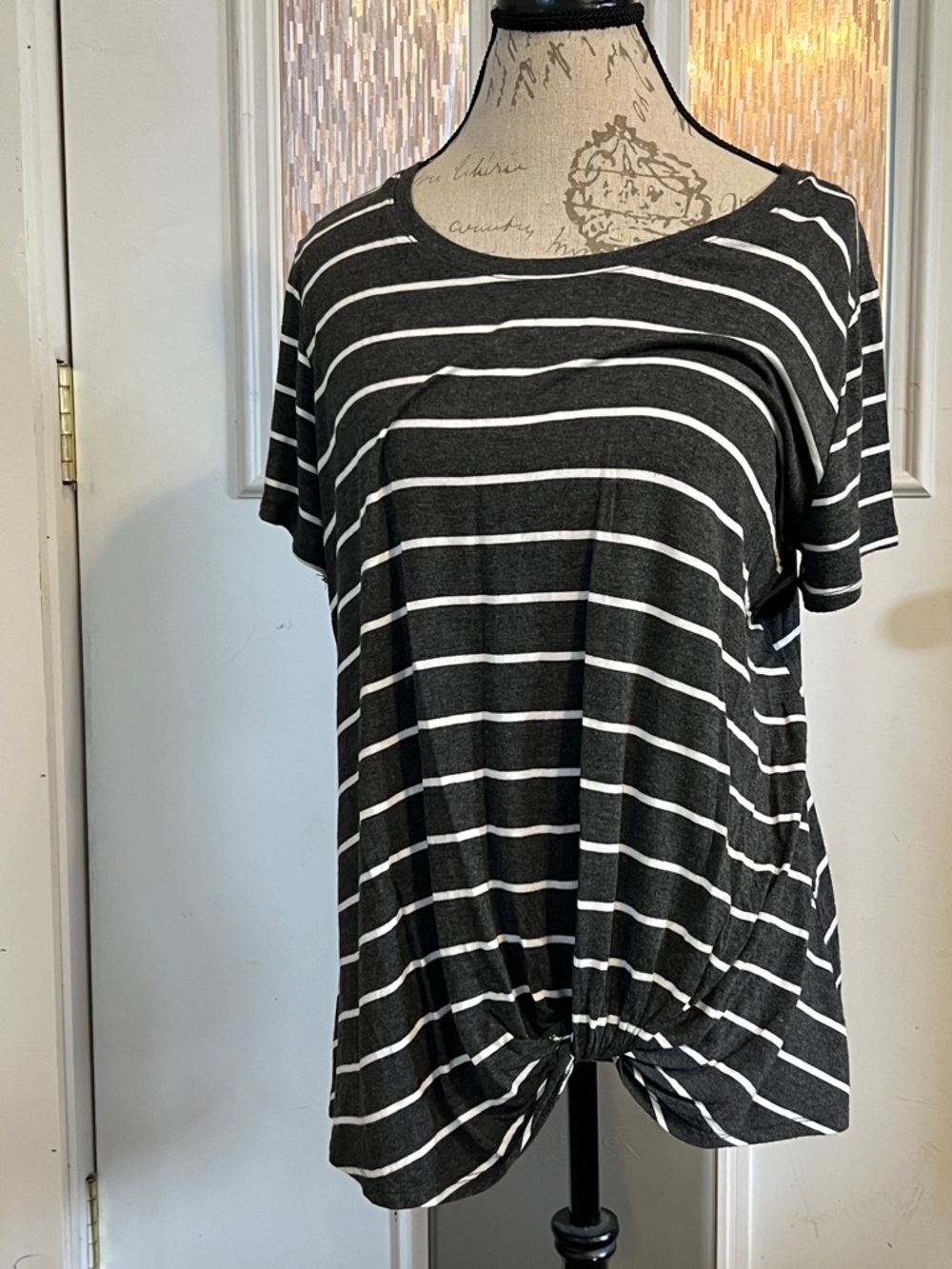 Stitch Fix NINE BRITTON
Levie Knot Front Knit Tee